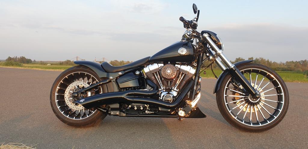 5HD  Harley Davidson Breakout 103 14xxxkm 260 band bj 2016, Motoren, Sportuitlaat, 2 cilinders, Particulier, Meer dan 35 kW