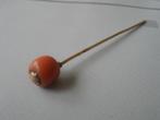 Antieke Gouden Mutsenspeld met Bloedkoraal uit Zeeuwse Boede, Ophalen of Verzenden, Goud