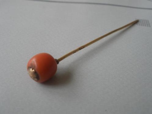 Antieke Gouden Mutsenspeld met Bloedkoraal uit Zeeuwse Boede, Antiek en Kunst, Antiek | Goud en Zilver, Goud, Ophalen of Verzenden