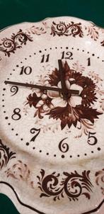 wandklok vintage engelse stijl kunststof, Huis en Inrichting, Woonaccessoires | Klokken, Ophalen of Verzenden, 'T Olde Gre-j, Info@toldegrej.nl