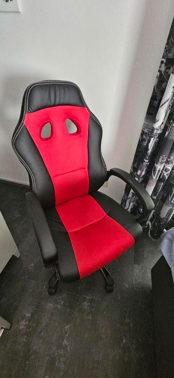 Leuke zwart rode game stoel  beschikbaar voor biedingen