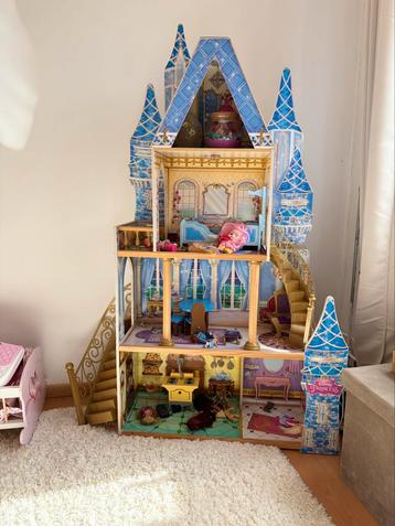 Groot Disney poppenhuis!  beschikbaar voor biedingen