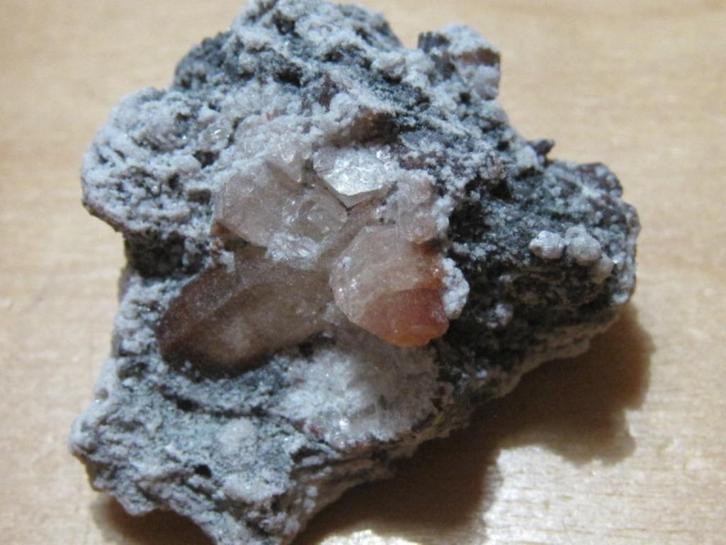 m. 3x ruwe edelsteen TOPAAS in matrix (2) kluster, Verzamelen, Mineralen en Fossielen, Mineraal, Verzenden