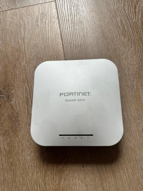 Fortinet FortiAP 231F, Computers en Software, Accesspoints, Zo goed als nieuw, Ophalen of Verzenden