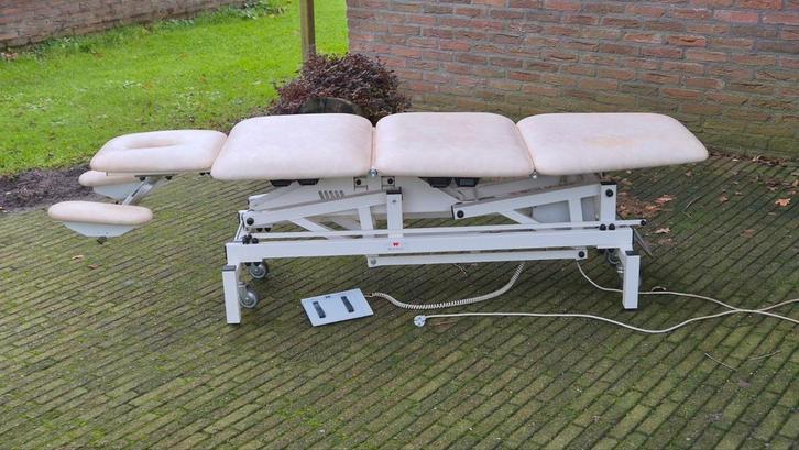 Elektrische massagetafel, lage armsteunen, Sport en Fitness, Massageproducten, Zo goed als nieuw, Massagetafel, Ophalen