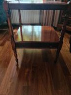 2 taxus bijzettafeltjes met laadje, 45 tot 60 cm, Minder dan 55 cm, Gebruikt, Ophalen of Verzenden