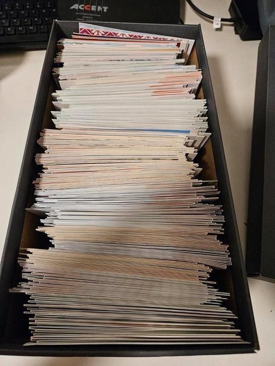 Schoenendoos vol lege postzegelmapjes 2012-2022, Postzegels en Munten, Postzegels | Toebehoren, Opbergdoos, Ophalen of Verzenden
