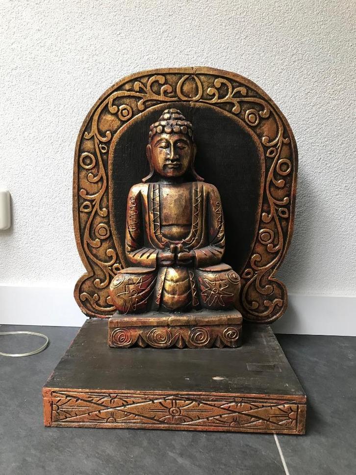 Houtsnijwerk boeddha in altaar handwerk, Huis en Inrichting, Woonaccessoires | Boeddhabeelden, Nieuw, Ophalen of Verzenden
