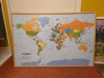 Prikbord met wereldkaart, Ophalen