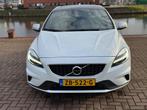 Volvo V40 1.5 T3 Polar+ Sport R Design 12 mnd Garantie Pano, Auto's, Volvo, 65 €/maand, 4 cilinders, 700 kg, Wit