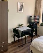 Zwarte tafel en groen velvet stoelen, Huis en Inrichting, Ophalen, 50 tot 100 cm, Vierkant, Tot twee personen