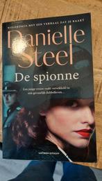 De Spionne - Danielle Steel, Ophalen of Verzenden, Zo goed als nieuw, Danielle Steel, Nederland