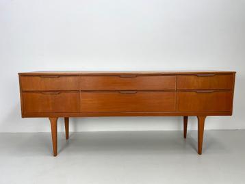 Vintage dressoir Austinsuite. beschikbaar voor biedingen