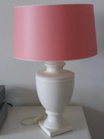 Lampvoet met Lampenkap beschikbaar voor biedingen
