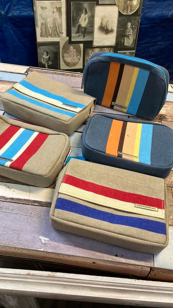 6 Mooie toilettasje KLM jan taminiau, Sieraden, Tassen en Uiterlijk, Toilettassen, Ophalen of Verzenden, Nieuw, Blauw, Dame