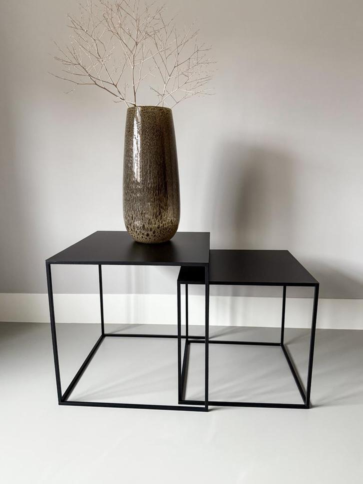 2 Zwart metalen vierkante tafeltjes Blomus, Huis en Inrichting, Tafels | Bijzettafels, Gebruikt, Vierkant, 45 tot 60 cm, Minder dan 55 cm