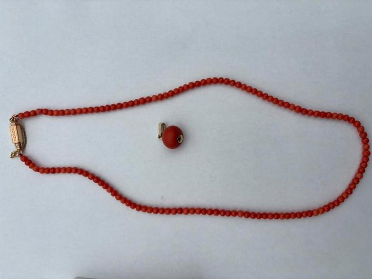 Bloedkoralen hanger en collier met 14 karaats goud, Sieraden, Tassen en Uiterlijk, Antieke sieraden, Ketting, Goud, Ophalen