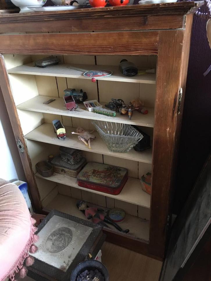 Antiek kastje uit Frankrijk/ met oude spulletjes eventueel., Antiek en Kunst, Curiosa en Brocante, Ophalen