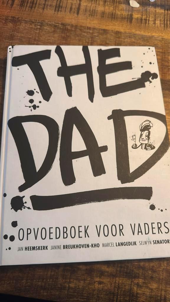 The dad - opvoedboek voor vaders, Boeken, Overige Boeken, Zo goed als nieuw, Ophalen of Verzenden