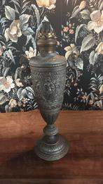 Antieke petroleumlamp, Ophalen, Koper of Brons