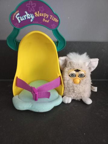 Klassieke Furby 1999 + Sleeping Time Bed beschikbaar voor biedingen