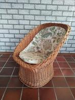Vintage rotan stoel met bijpassend kussen in vorm van stoel, Riet of Rotan, Minder dan 75 cm, Gebruikt, Boho