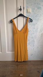 Okergele jurk ASOS, Kleding | Dames, Jurken, Geel, Ophalen of Verzenden, Zo goed als nieuw, Maat 34 (XS) of kleiner