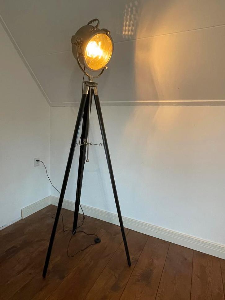 Vintage Stijl Tripod Lamp, Huis en Inrichting, Lampen | Vloerlampen, Zo goed als nieuw, 150 tot 200 cm, Metaal, Ophalen of Verzenden
