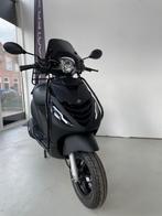 Piaggio Zip 4T Scooter Mat Zwart FULL OPTION (BROM), Ophalen of Verzenden, Zo goed als nieuw