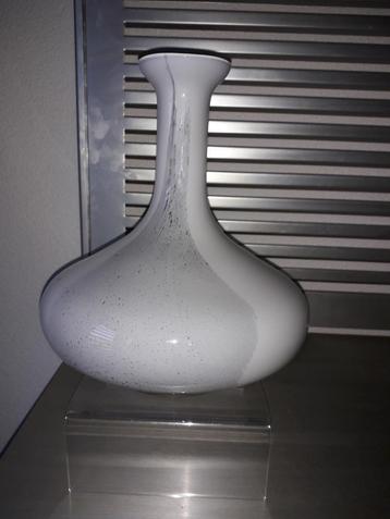 VINTAGE DESIGN VAAS uit de RICHARTZ ART COLLECTION in MINTST beschikbaar voor biedingen