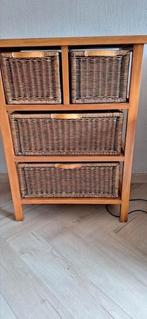 De dressoir hardhout met rieten manden h 89 b 65 d 40, Huis en Inrichting, Kasten | Dressoirs, Ophalen, Zo goed als nieuw, 25 tot 50 cm