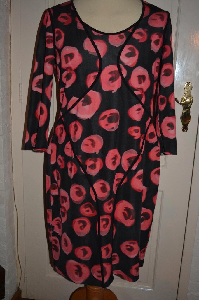 Eroke, reversible jurk, maat 40/42, Kleding | Dames, Jurken, Zo goed als nieuw, Maat 42/44 (L), Overige kleuren, Onder de knie