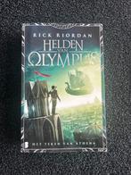 Helden van Olympus - Het Teken van Athena (deel 3), Ophalen of Verzenden, Zo goed als nieuw