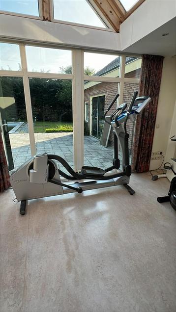 Professionele crosstrainer te koop beschikbaar voor biedingen