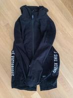 Vest zwart maat 170 als NIEUW, Ophalen of Verzenden, Zo goed als nieuw, Jongen, Trui of Vest