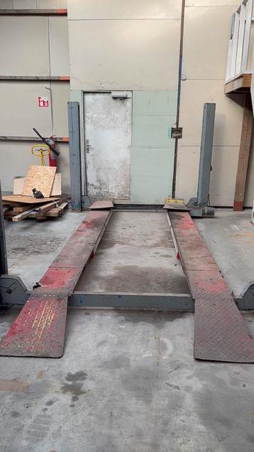 LAATSTE WEEK BESCHIKBAAR! 4 kolom brug voor zware klussen beschikbaar voor biedingen