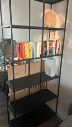 Zwarte metalen vakkenkast - zo goed als nieuw, Huis en Inrichting, Ophalen, Met plank(en), 200 cm of meer, 50 tot 100 cm