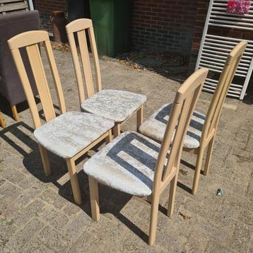 Eetkamerstoelen beschikbaar voor biedingen