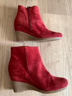 Gadea ZGAN rood suède enkellaars mt 38, Kleding | Dames, Schoenen, Lage of Enkellaarzen, Gadea, Ophalen of Verzenden, Zo goed als nieuw