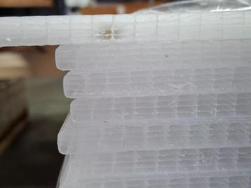 Partijen polycarbonaat platen, div. diktes beschikbaar voor biedingen
