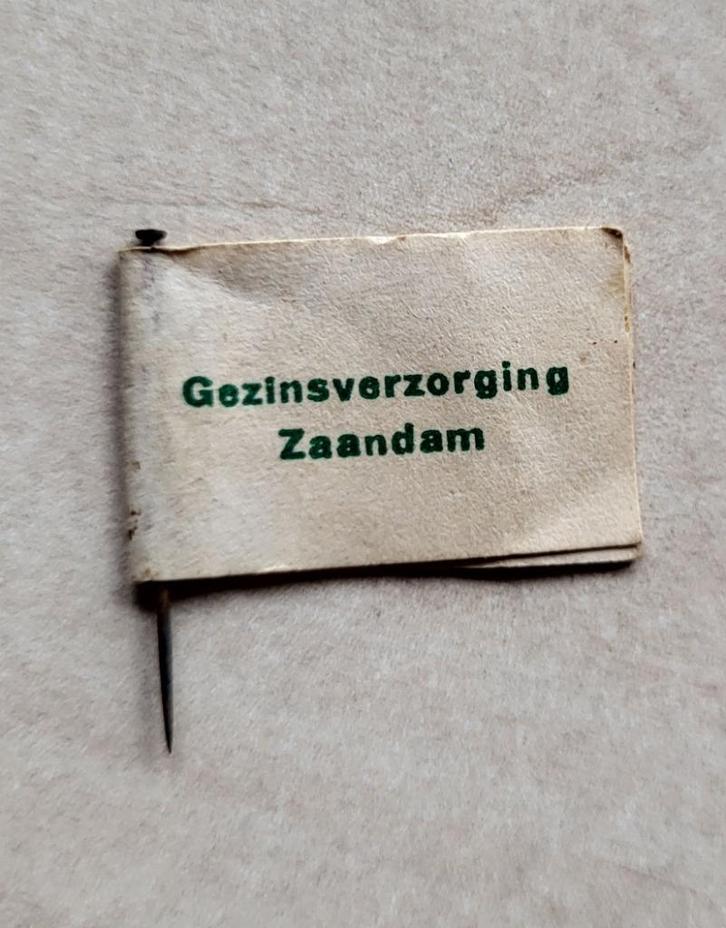 Zaandam Gezinsverzorging speldje, Verzamelen, Speldjes, Pins en Buttons, Gebruikt, Speldje of Pin, Overige onderwerpen, Ophalen of Verzenden