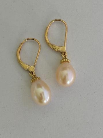 Parel Oorbellen Licht Zalm Roze Perels Peervormig 14K Goud beschikbaar voor biedingen