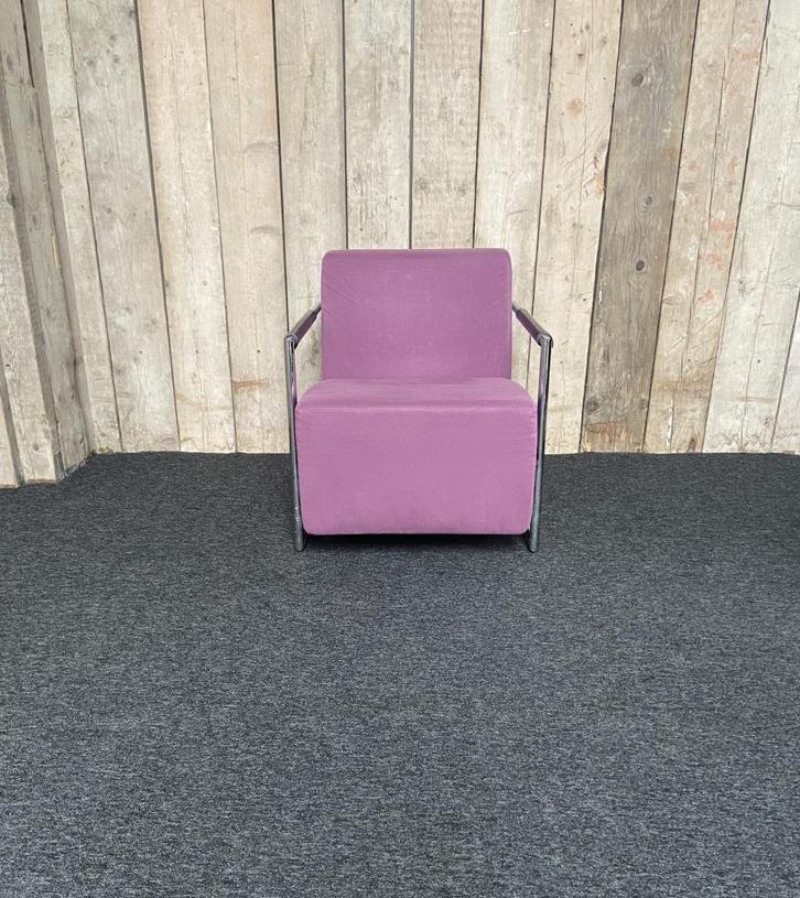 Gelderland 6610 Fauteuil paars Agua Stirata gebruikt, Huis en Inrichting, Fauteuils, Gebruikt, Metaal, Stof, Ophalen of Verzenden