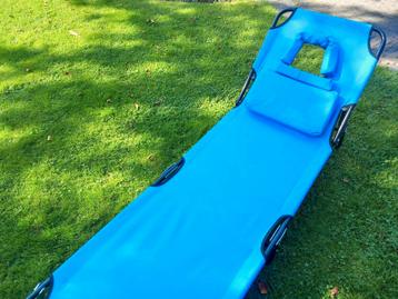 Ligbed blauw beschikbaar voor biedingen