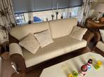Banken met rotan en wit/beige leer, Huis en Inrichting, Banken | Bankstellen, Ophalen, Gebruikt, 150 tot 200 cm, Tweepersoons