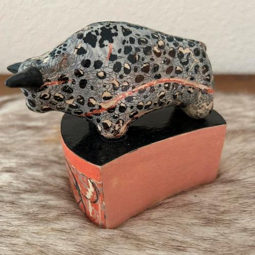 Prachtige Spaanse stier keramiek gesigneerd Torro Spanje, Antiek en Kunst, Kunst | Beelden en Houtsnijwerken, Ophalen of Verzenden