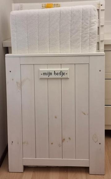 Babyledikant en Commode  beschikbaar voor biedingen
