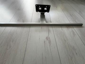 Philips tv standaard beschikbaar voor biedingen