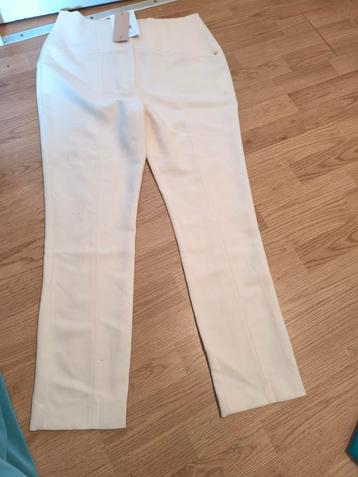 Mooie nieuwe broek xl  beschikbaar voor biedingen