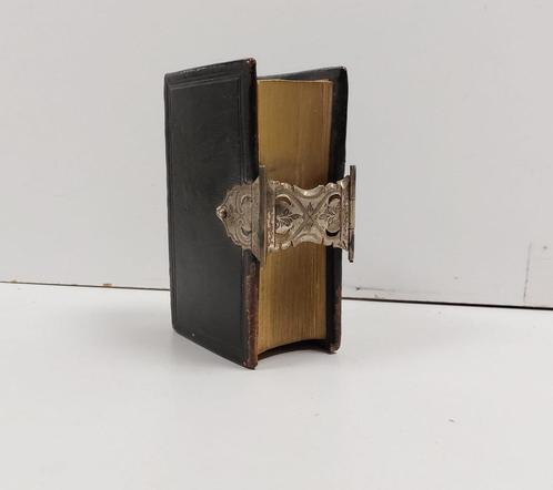 Bijbel met zilveren slot 1884, Antiek en Kunst, Antiek | Boeken en Bijbels, Ophalen of Verzenden